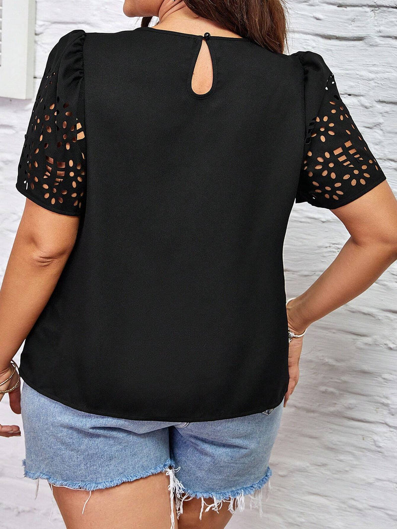 Blusa Feminina Mangas Curtas Vazadas e Detalhes Franzidos Beatriz Plus Size