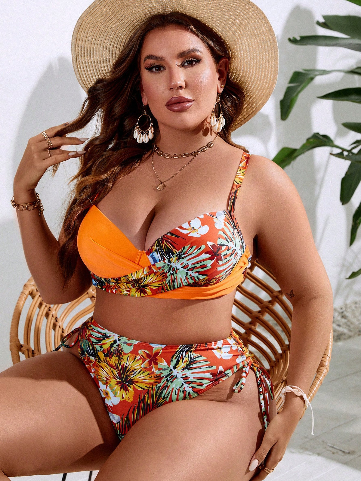 Biquíni Feminino com Estampa Tropical e Cintura Alta Plus Size