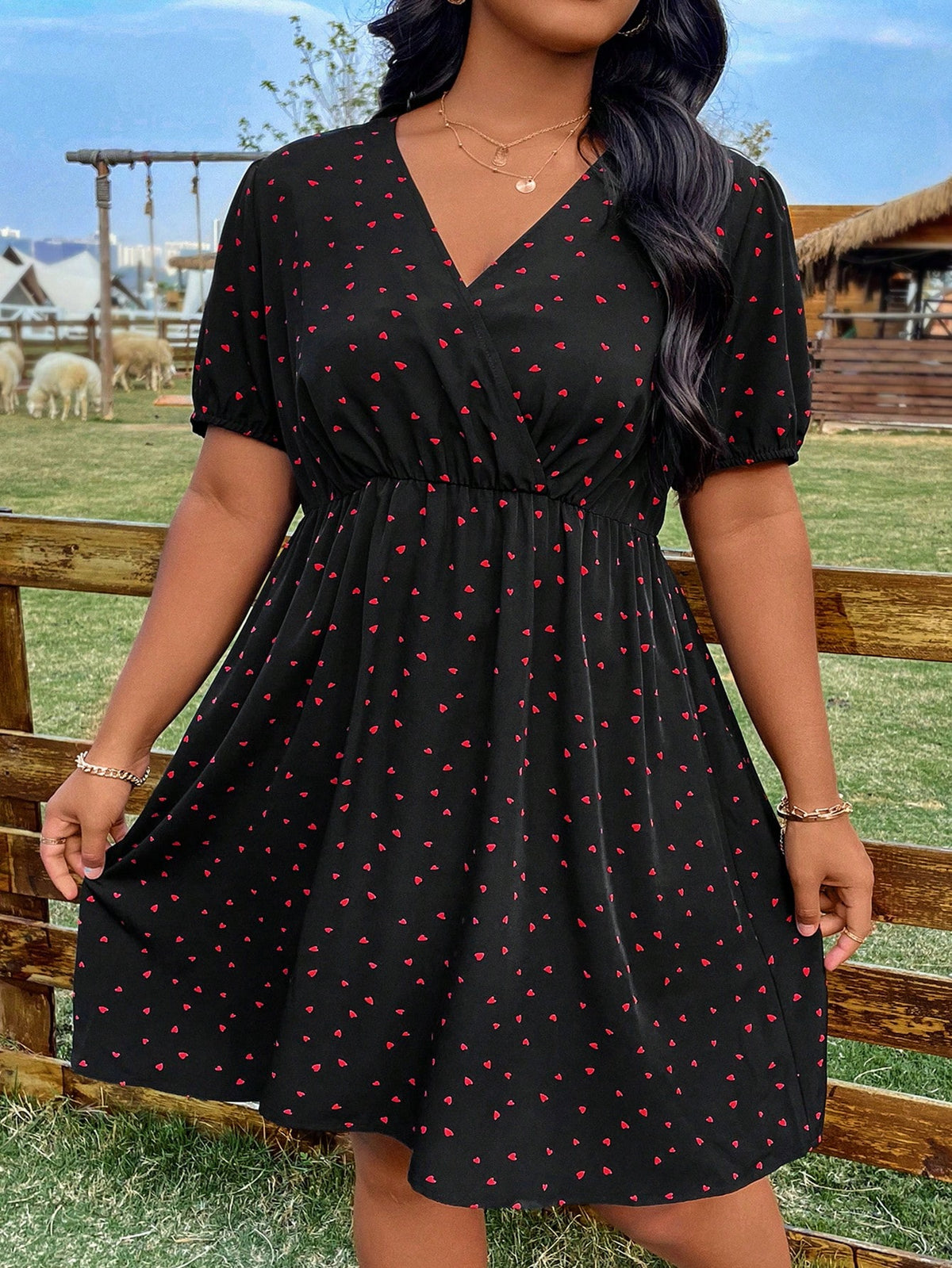 Vestido Elegante Plus Size com Cintura Acentuada e Estampa Sutil