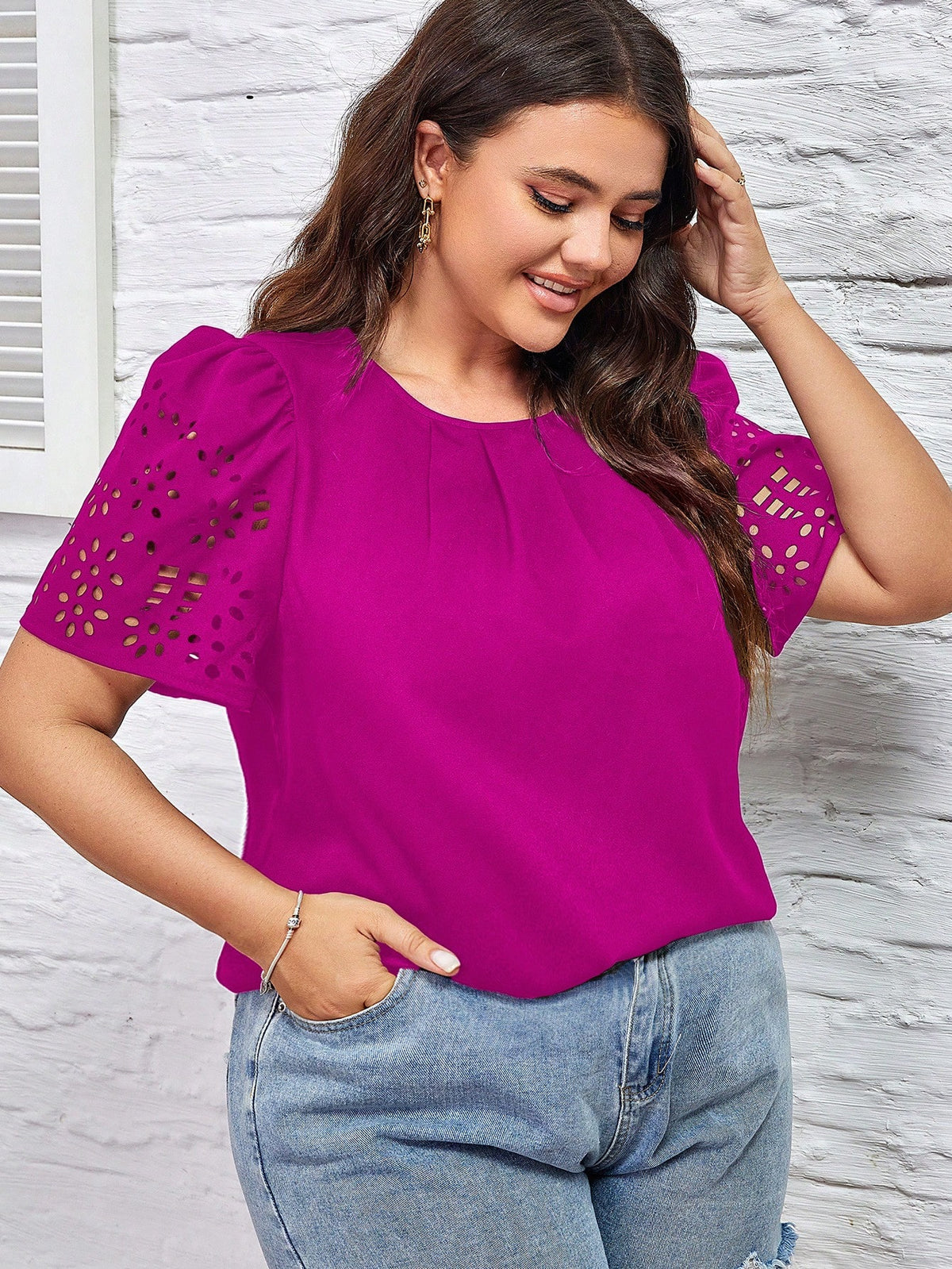 Blusa Feminina Mangas Curtas Vazadas e Detalhes Franzidos Beatriz Plus Size