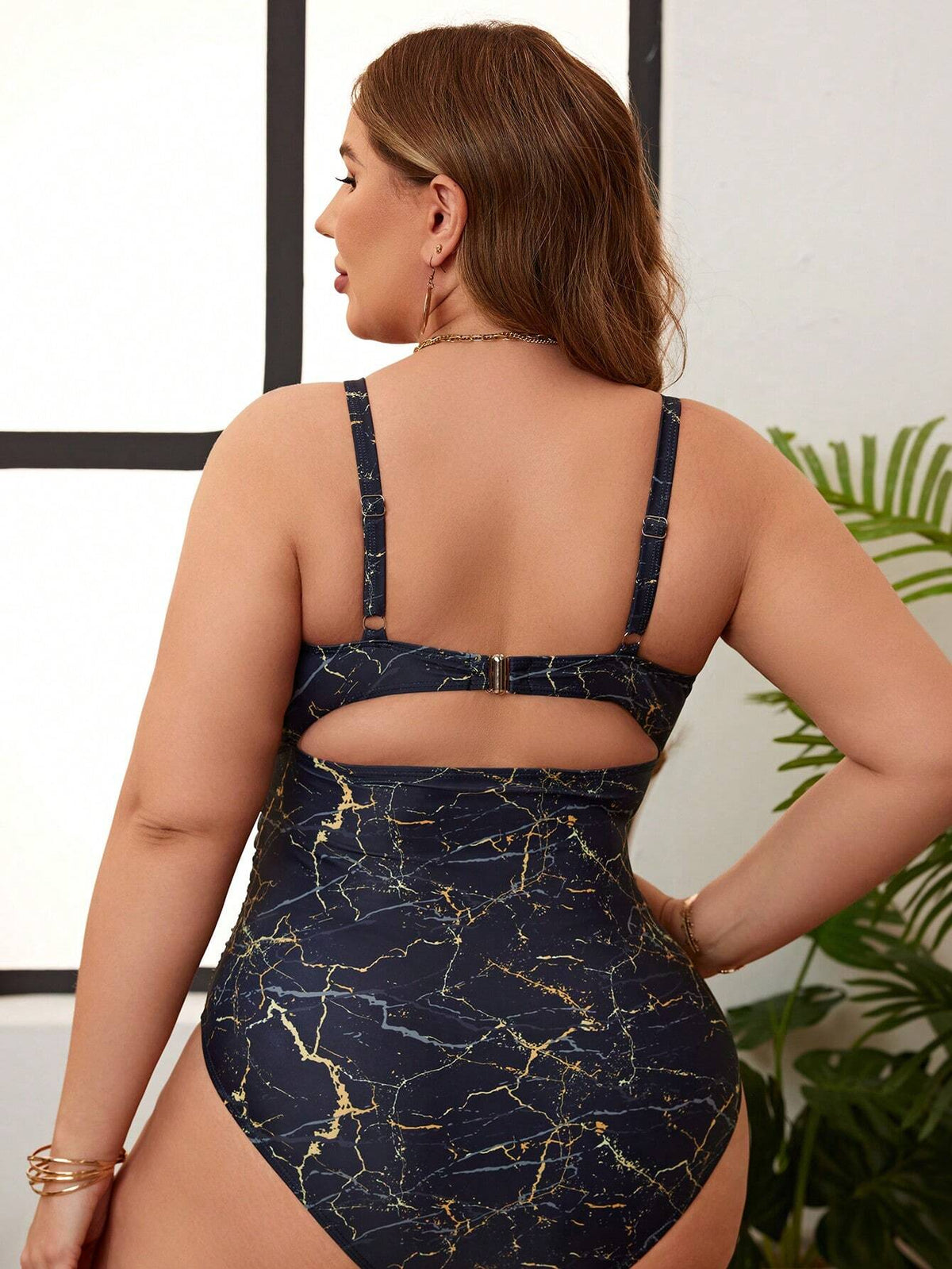 Maiô Feminino Alça Fina com Corrente e Estampa Elegante Pilar. Plus Size.