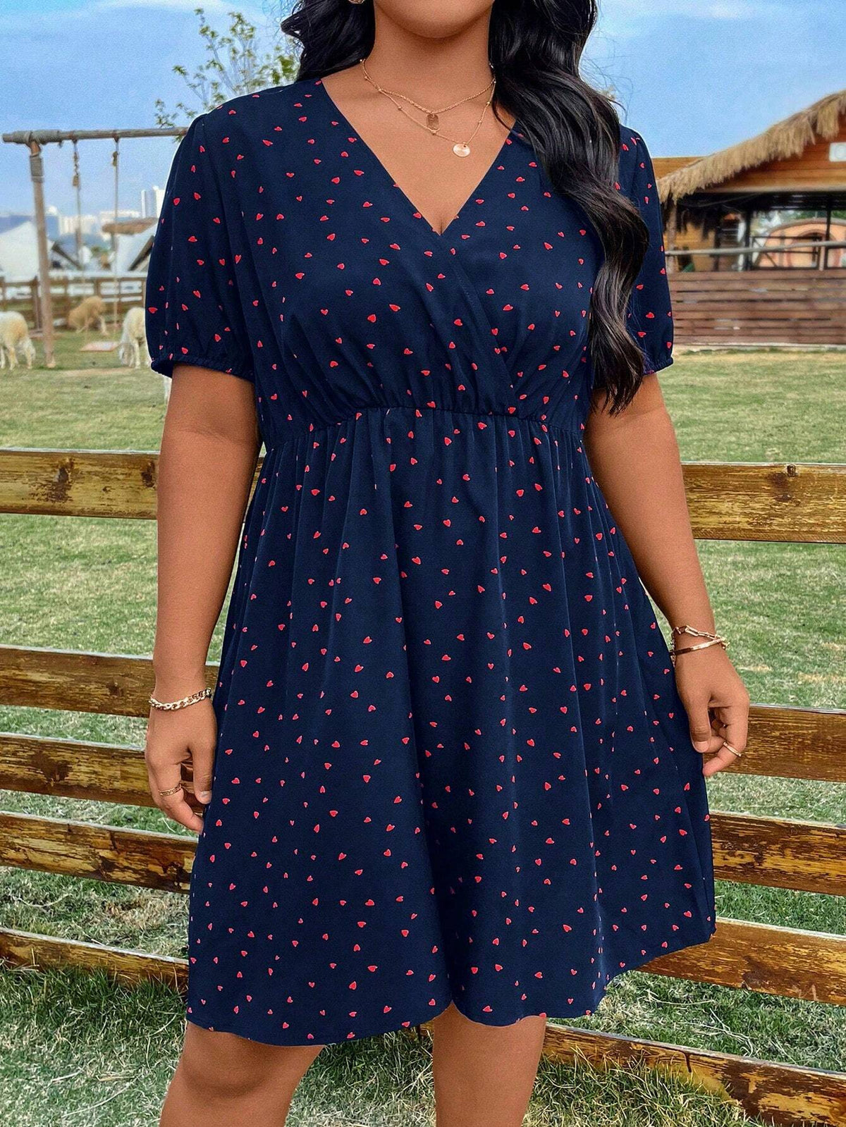 Vestido Elegante Plus Size com Cintura Acentuada e Estampa Sutil