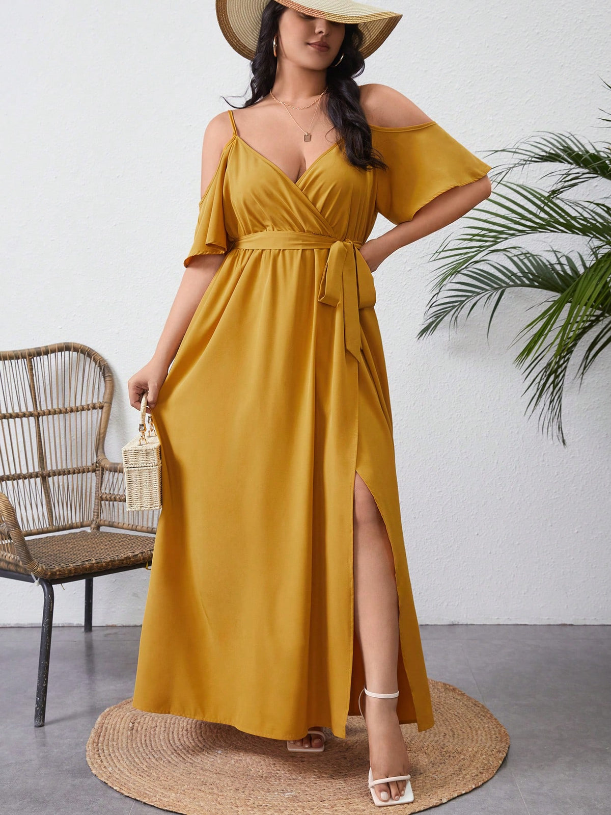 Vestido Longo Charmoso com Alças Finas Plus Size