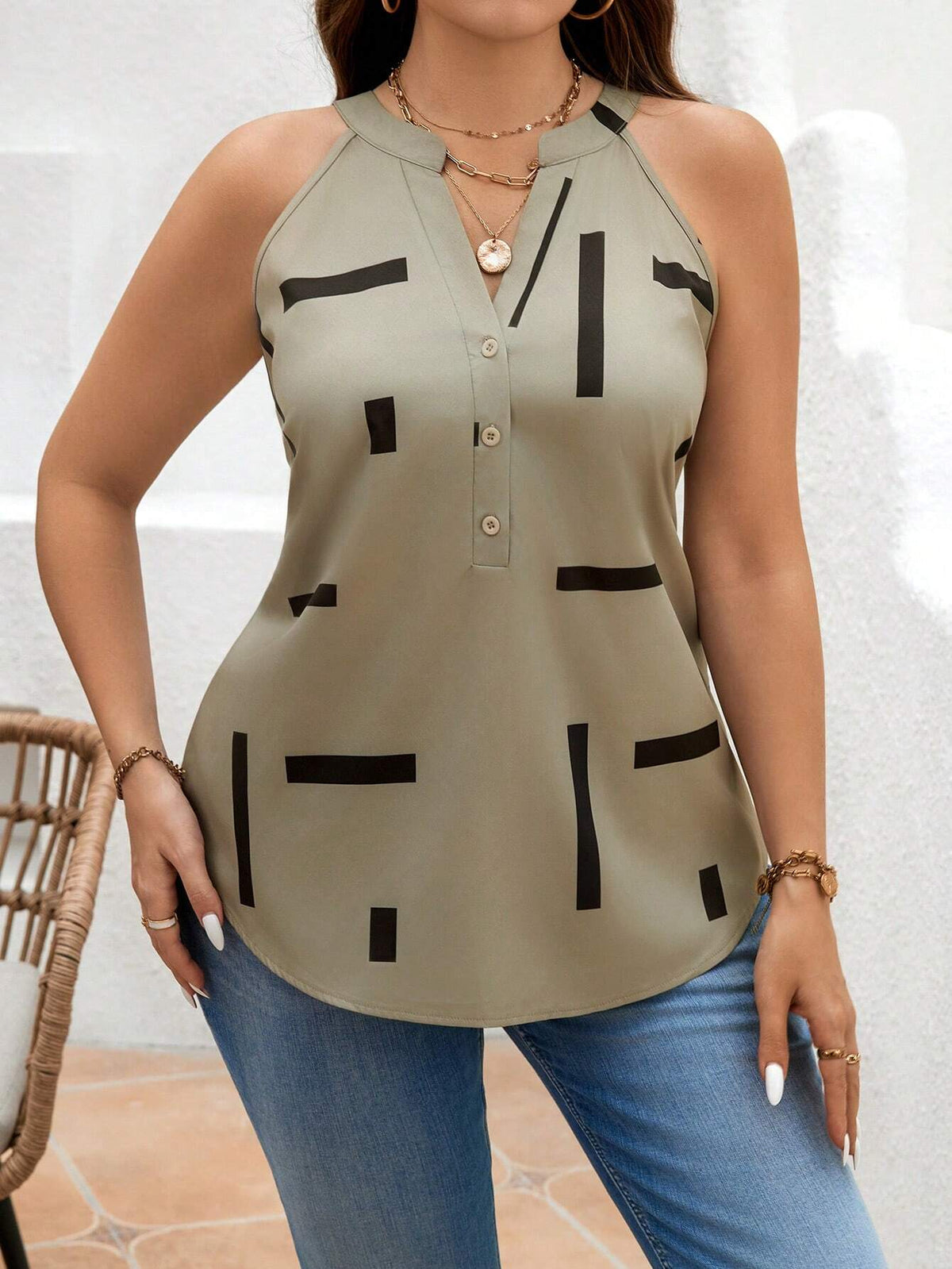 Blusa Feminina Elegante com Estampa Geométrica Camila. Plus Size.