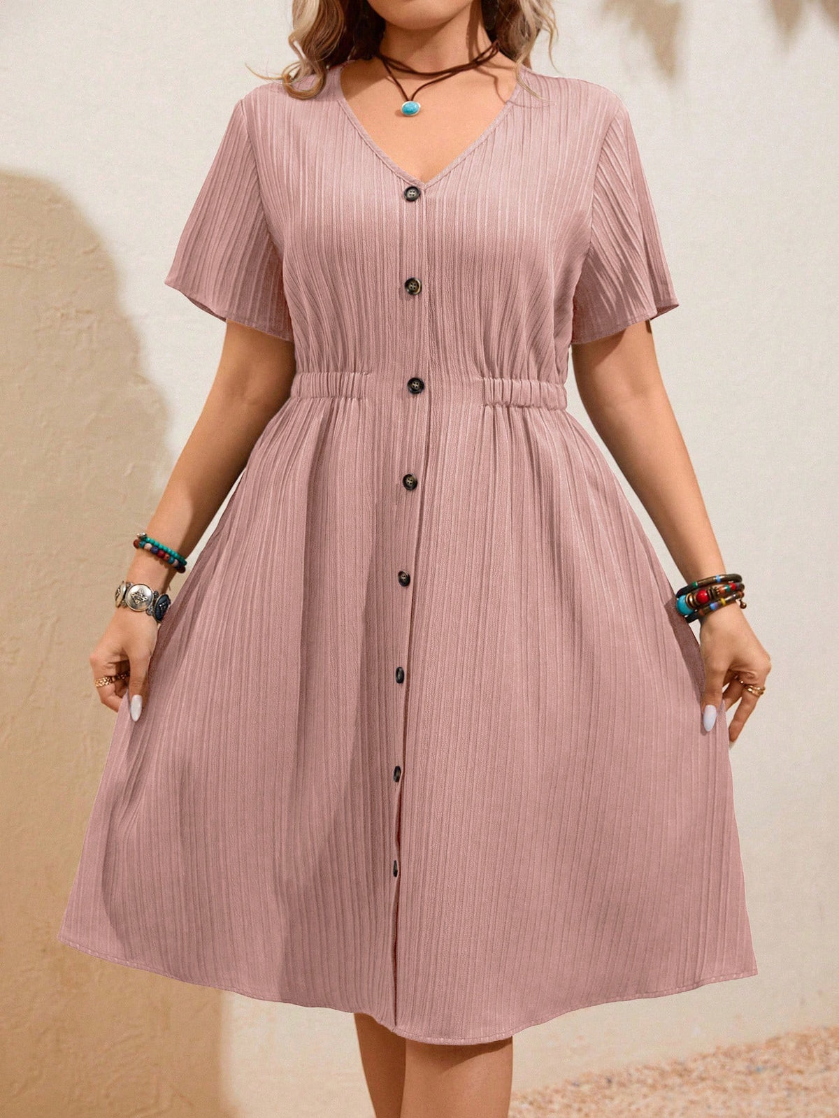 Vestido Texturizado com Botões e Manga Curta Cida Plus Size