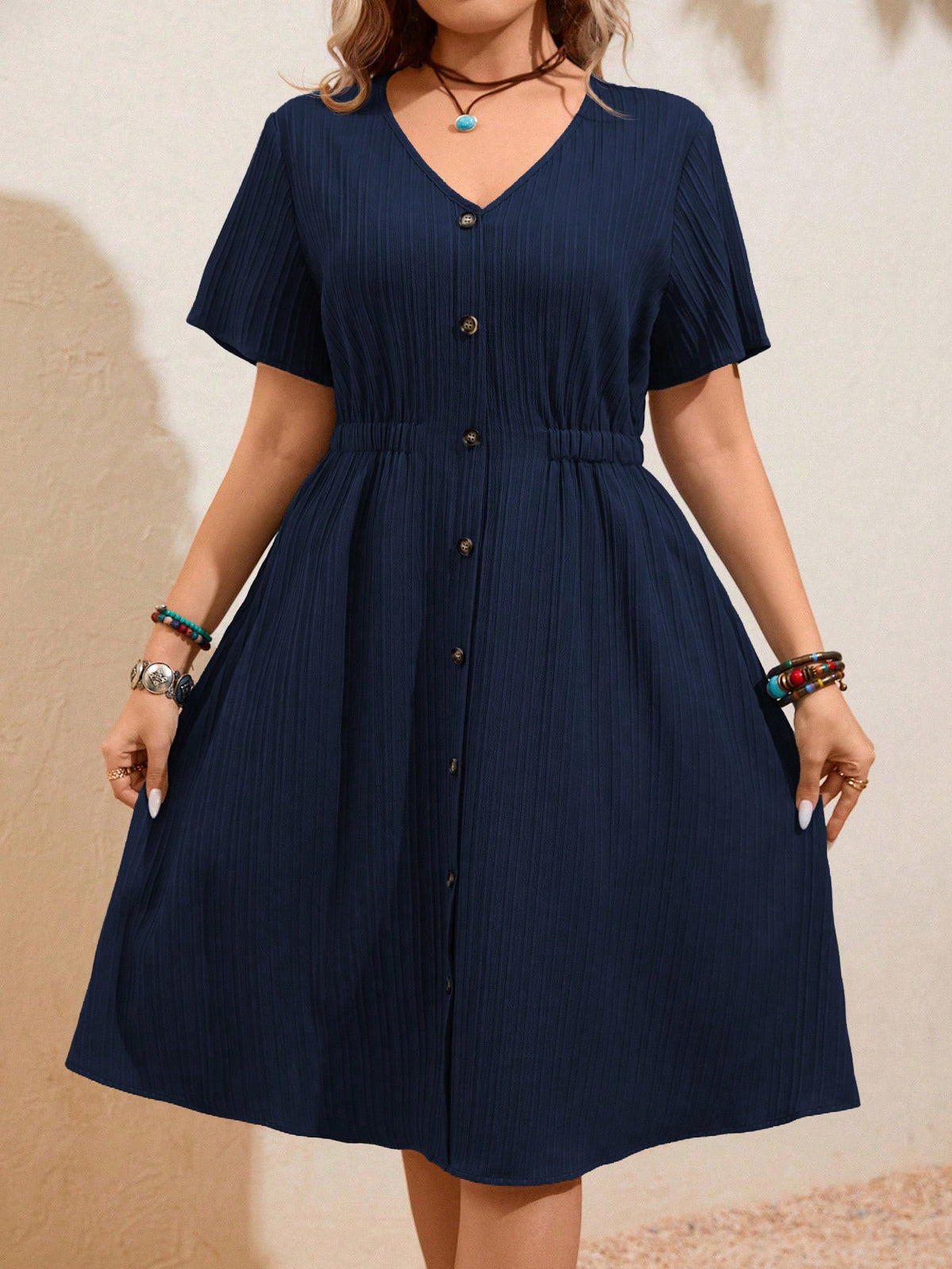 Vestido Texturizado com Botões e Manga Curta Cida Plus Size