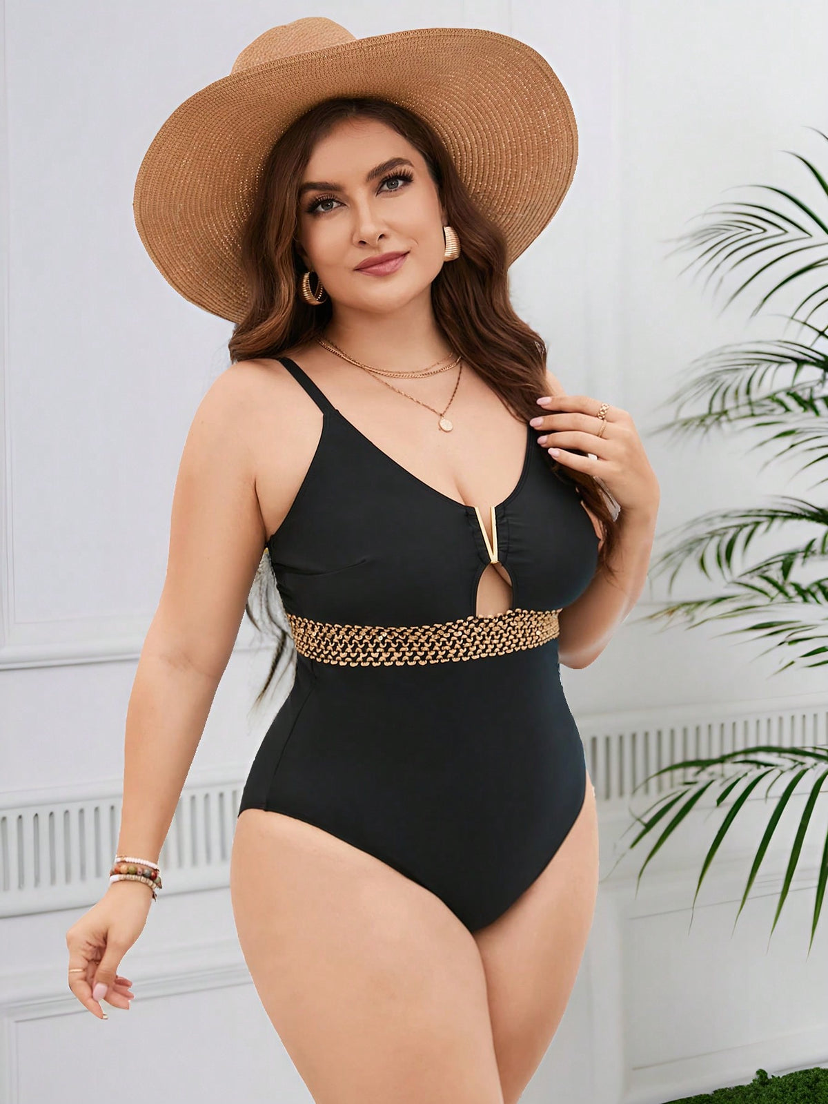 Maiô Feminino de Alças Finas e Detalhes Dourados Regina Plus Size