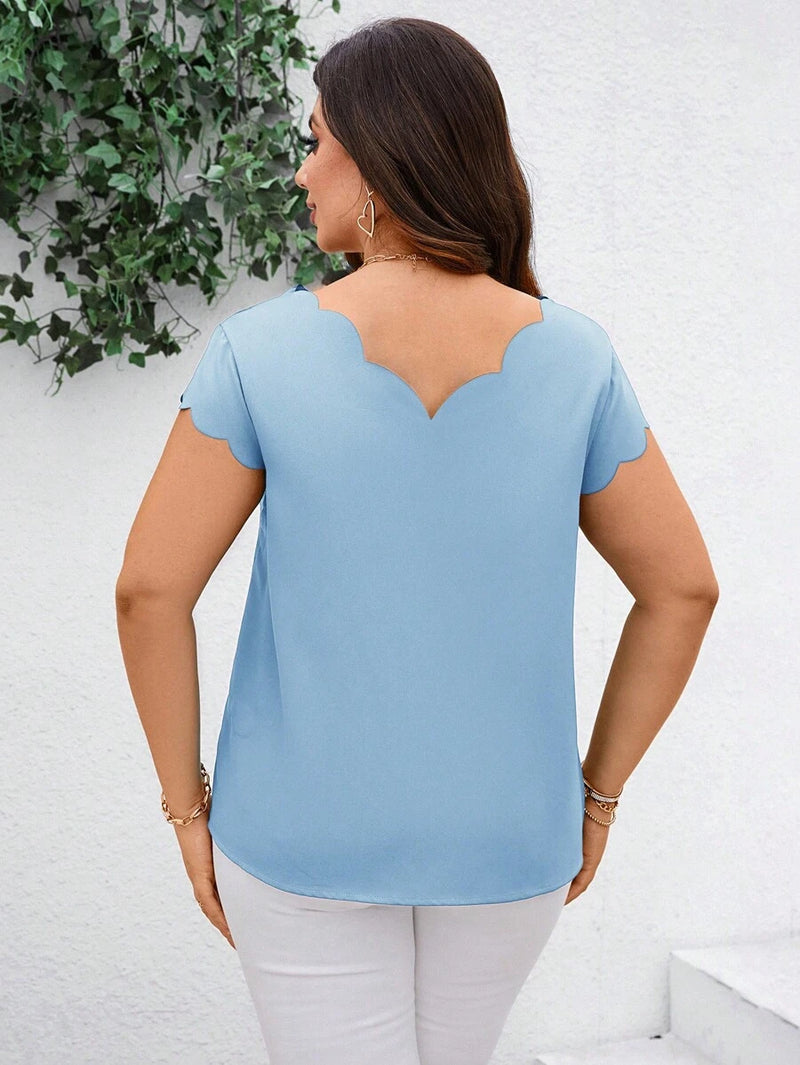 Camisa Feminina Elegante com Decote Coração e Detalhe Ondulado Juliana. Plus Size