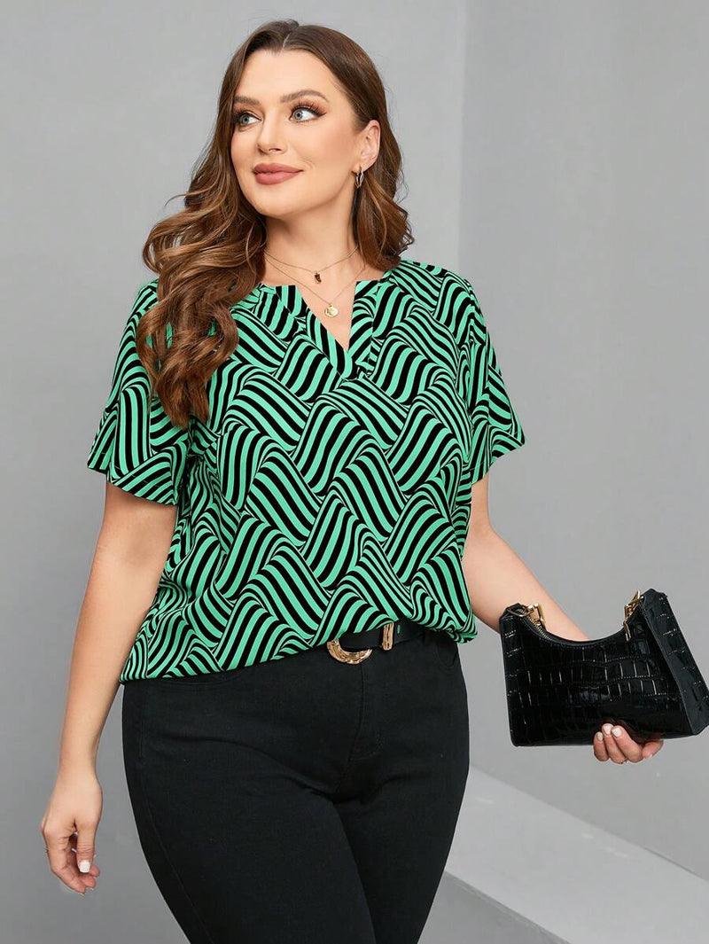 Blusa Feminina com Estampa Geométrica e Mangas Curtas Carol. Plus Size