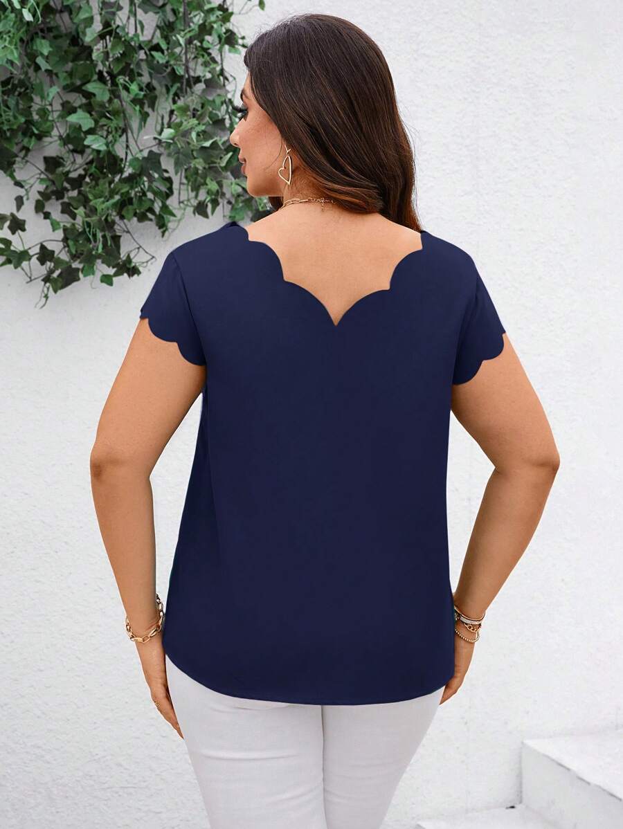 Camisa Feminina Elegante com Decote Coração e Detalhe Ondulado Juliana. Plus Size