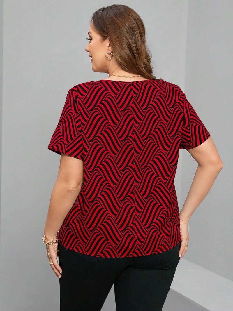 Blusa Feminina com Estampa Geométrica e Mangas Curtas Carol. Plus Size