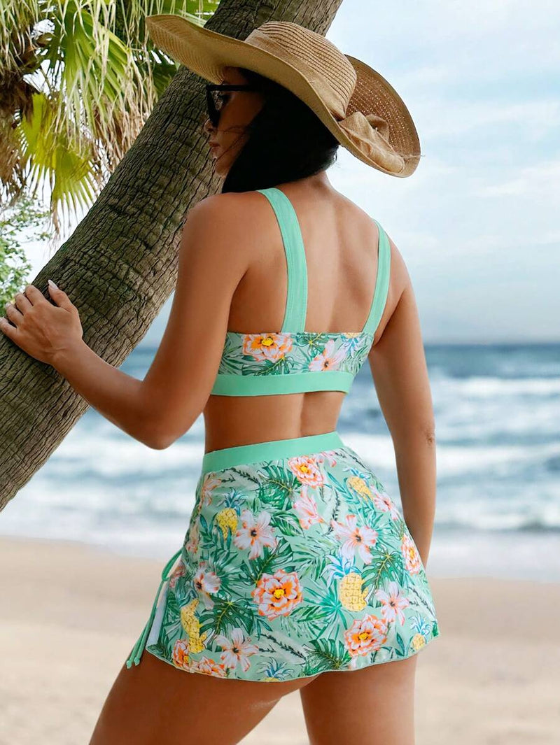 Conjunto Feminino Biquíni Tres Peças com Saia de Praia Estampado Tropical Corina