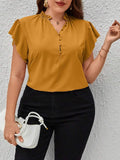 Blusa Plus Size Elegante com Botões Decorativos e Mangas Curtas com Babados